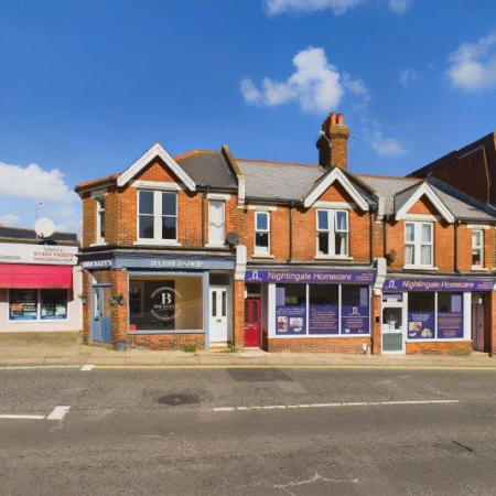 Large Retail Unit to Let in Old Town